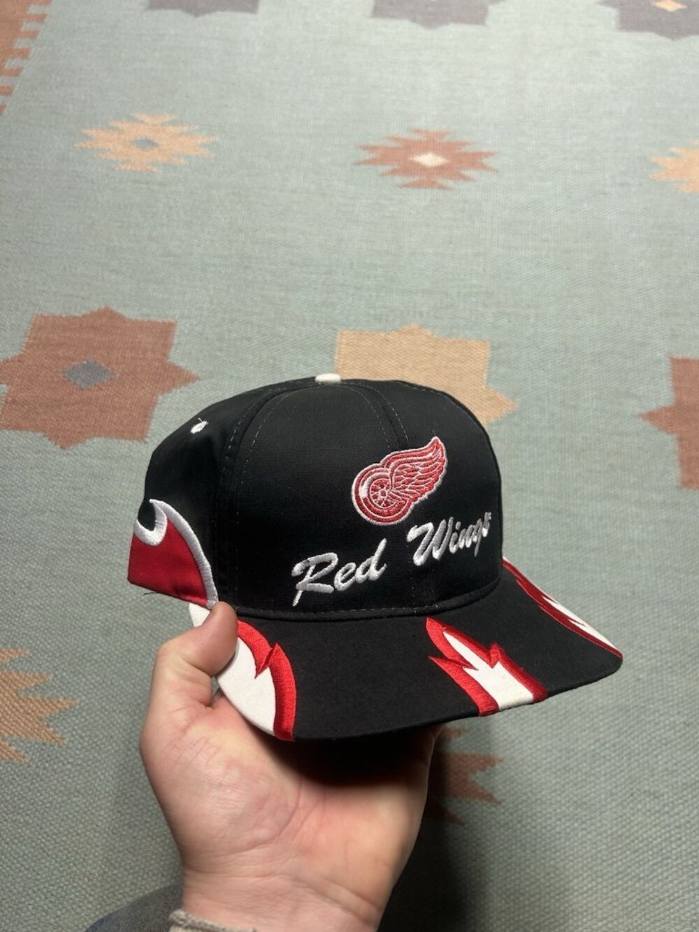Vintage snapback hat cap Detroit red wings jagged flames fresh caps NHL youth?